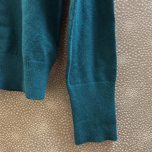 🔥🔥🔥NEW Express Turtleneck Sweater - Picture 3 of 7